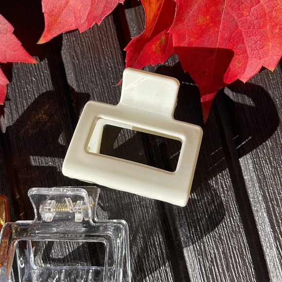 3 Trendy Claw Hair Clips - Picture 6 of 12